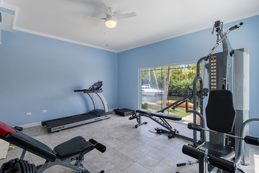 COASTAL ESCAPE – EXECUTIVE WATERFRONT LIVING - Image 13