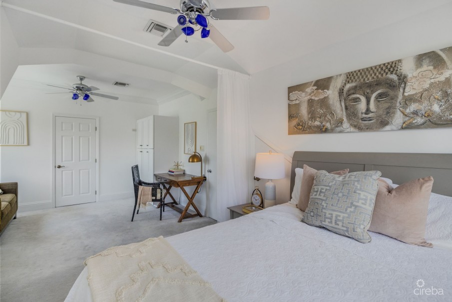 COASTAL ESCAPE – EXECUTIVE WATERFRONT LIVING - Image 9
