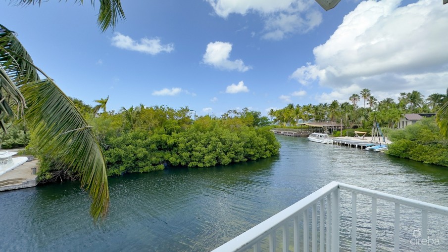 COASTAL ESCAPE WATERFRONT TOWNHOUSE - Image 12