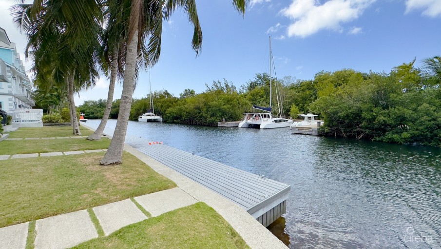 COASTAL ESCAPE WATERFRONT TOWNHOUSE - Image 13