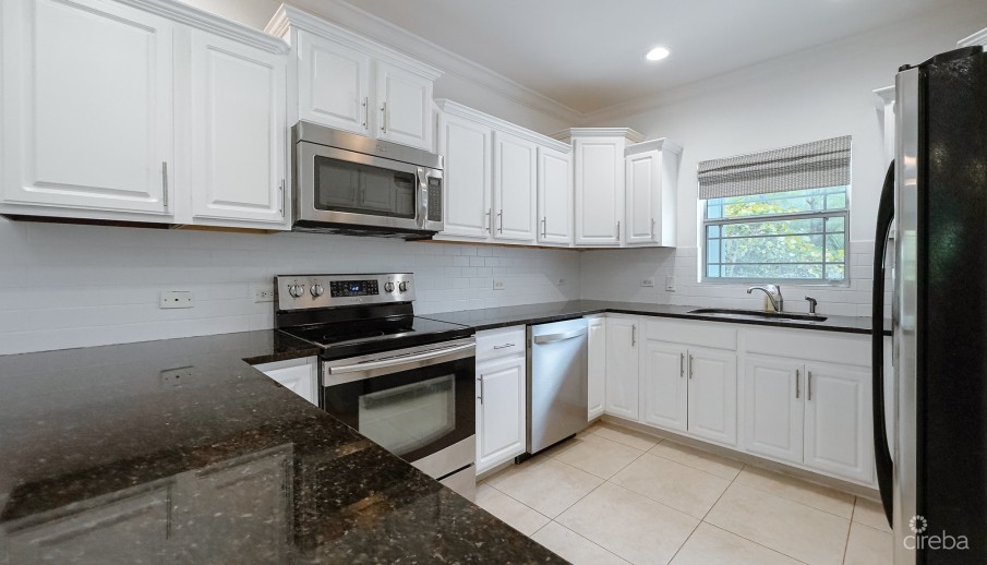 COASTAL ESCAPE WATERFRONT TOWNHOUSE - Image 3