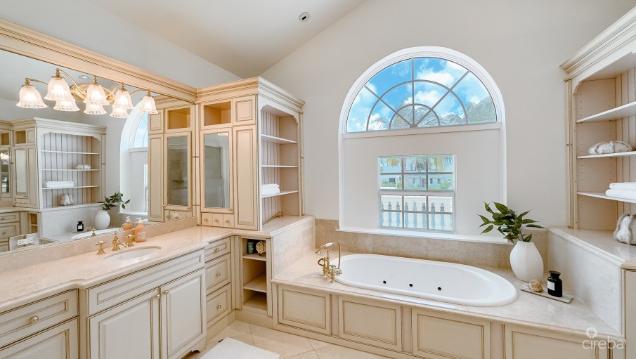 CRYSTAL HARBOUR LUXURY HOME - Image 28