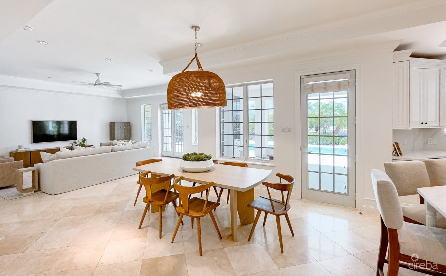 CRYSTAL HARBOUR LUXURY HOME - Image 11