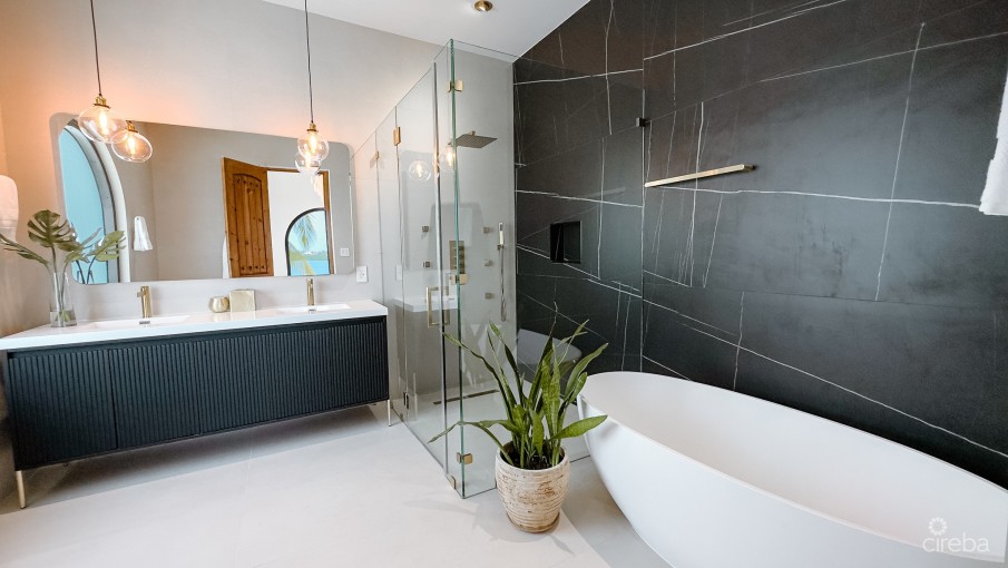 CRYSTAL HARBOUR - OCEAN FRONT HOME - Image 18
