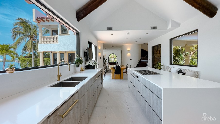 CRYSTAL HARBOUR - OCEAN FRONT HOME - Image 3