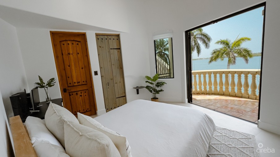 CRYSTAL HARBOUR - OCEAN FRONT HOME - Image 16