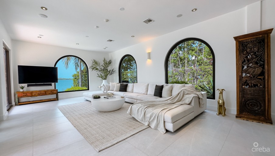 CRYSTAL HARBOUR - OCEAN FRONT HOME - Image 12