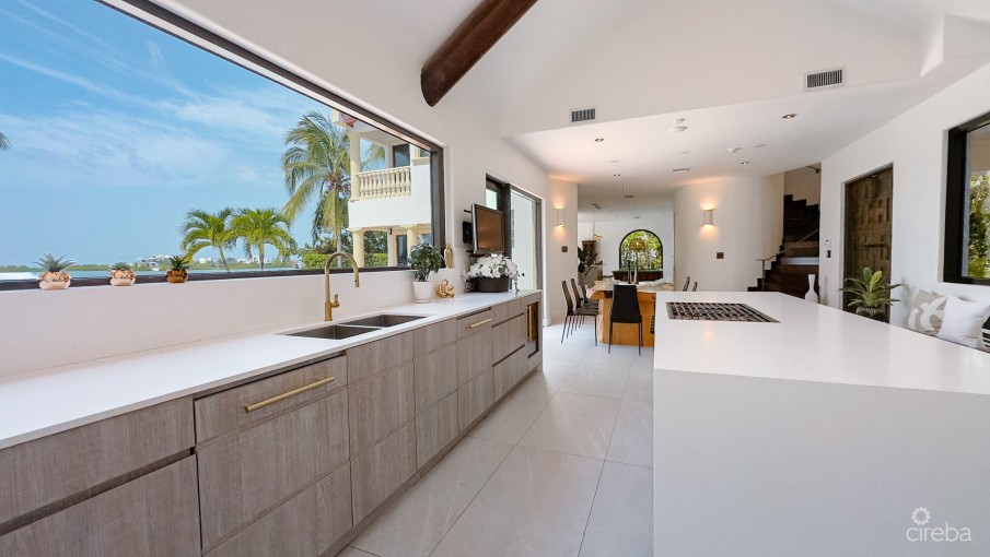 CRYSTAL HARBOUR - OCEAN FRONT HOME - Image 5
