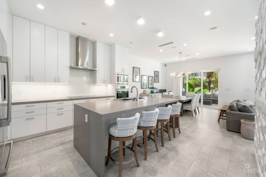 CYPRESS POINTE NORTH 303, CRYSTAL HARBOUR VILLA - Image 2