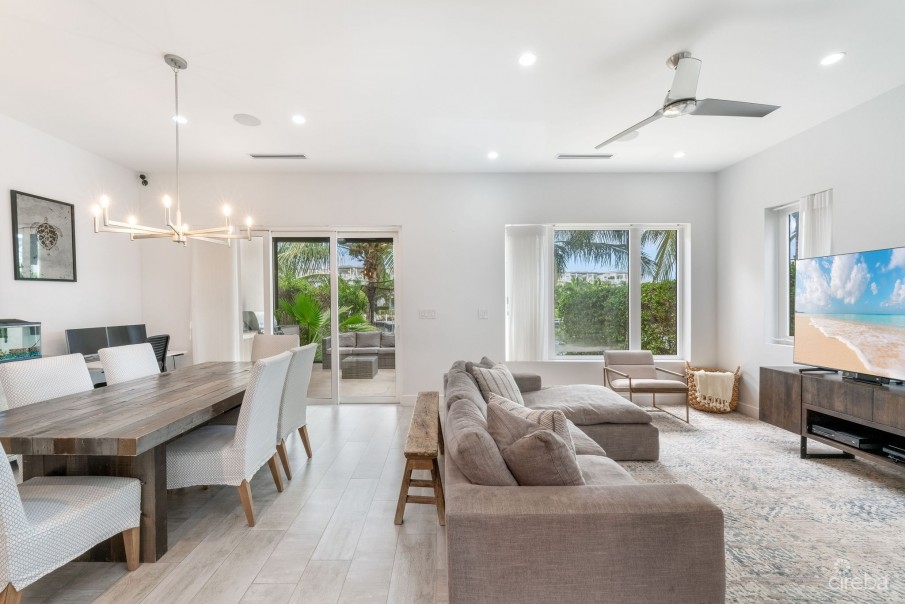 CYPRESS POINTE NORTH 303, CRYSTAL HARBOUR VILLA - Image 4