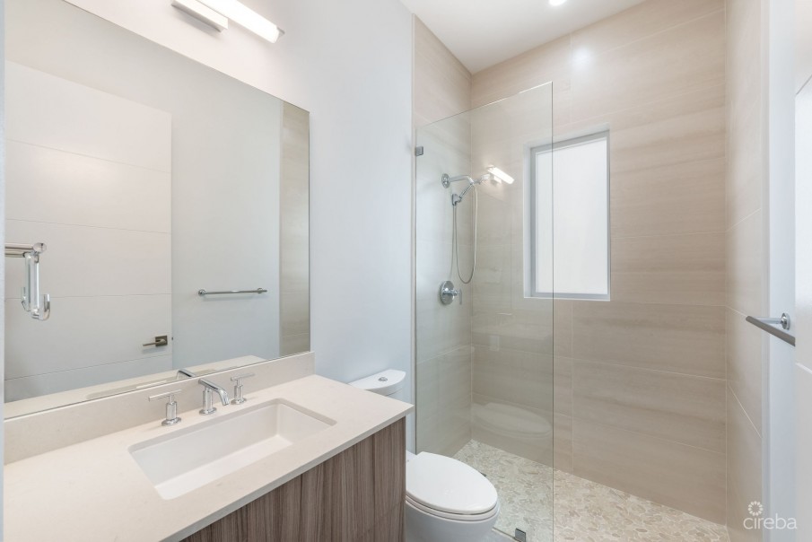CYPRESS POINTE NORTH 303, CRYSTAL HARBOUR VILLA - Image 9