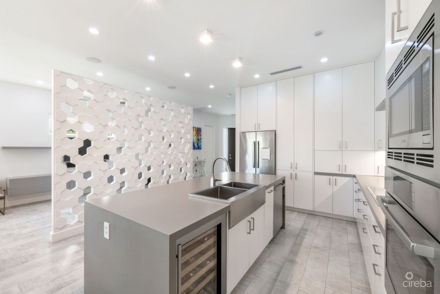 CYPRESS POINTE NORTH 303, CRYSTAL HARBOUR VILLA - Image 3