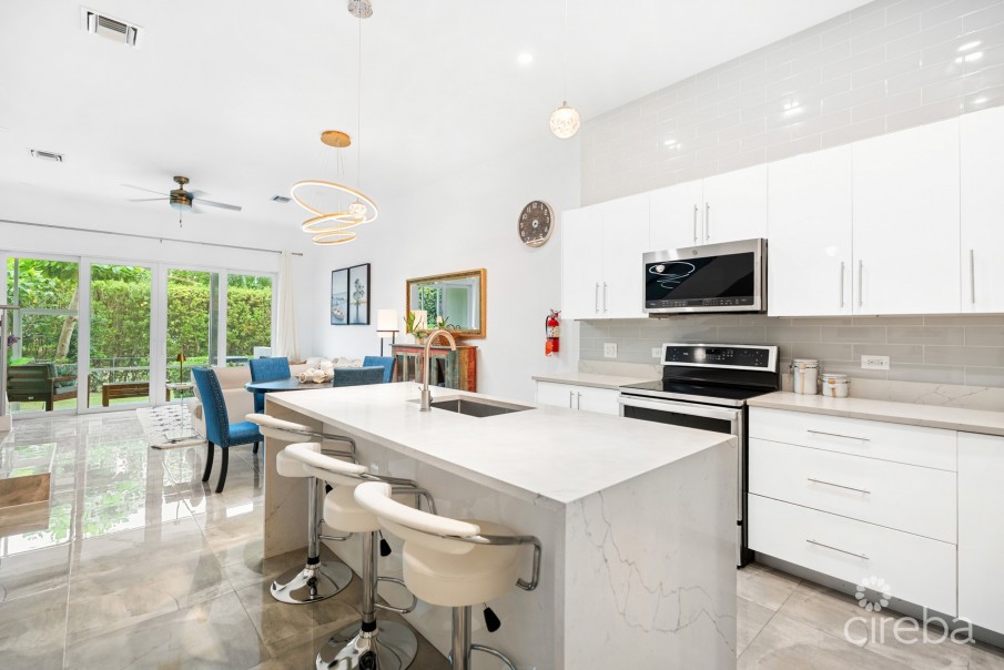 ELEVEN PARC TOWNHOME – PRIME LOCATION IN SEVEN MILE BEACH CORRIDOR - Image 2