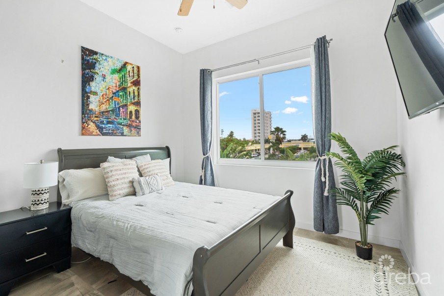 ELEVEN PARC TOWNHOME – PRIME LOCATION IN SEVEN MILE BEACH CORRIDOR - Image 15