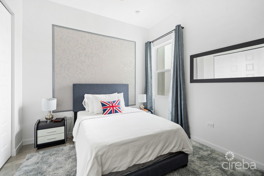 ELEVEN PARC TOWNHOME – PRIME LOCATION IN SEVEN MILE BEACH CORRIDOR - Image 17