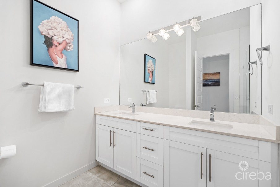 ELEVEN PARC TOWNHOME – PRIME LOCATION IN SEVEN MILE BEACH CORRIDOR - Image 13