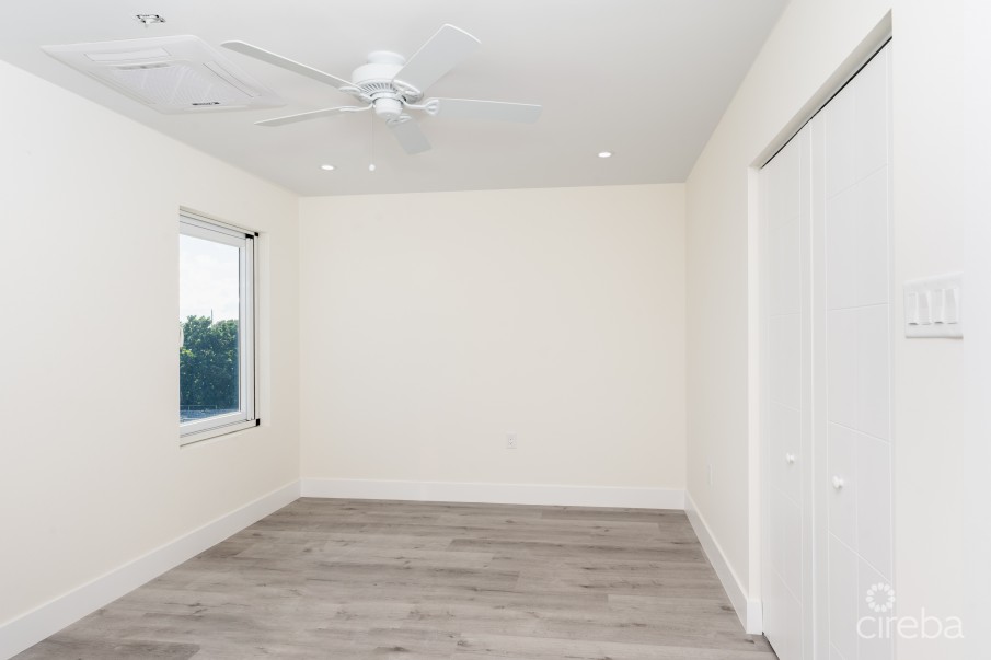 EMERALD POINT 2 BED 2.5 BATH - Image 9