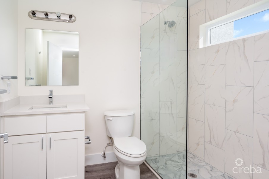 EMERALD POINT 2 BED 2.5 BATH - Image 10