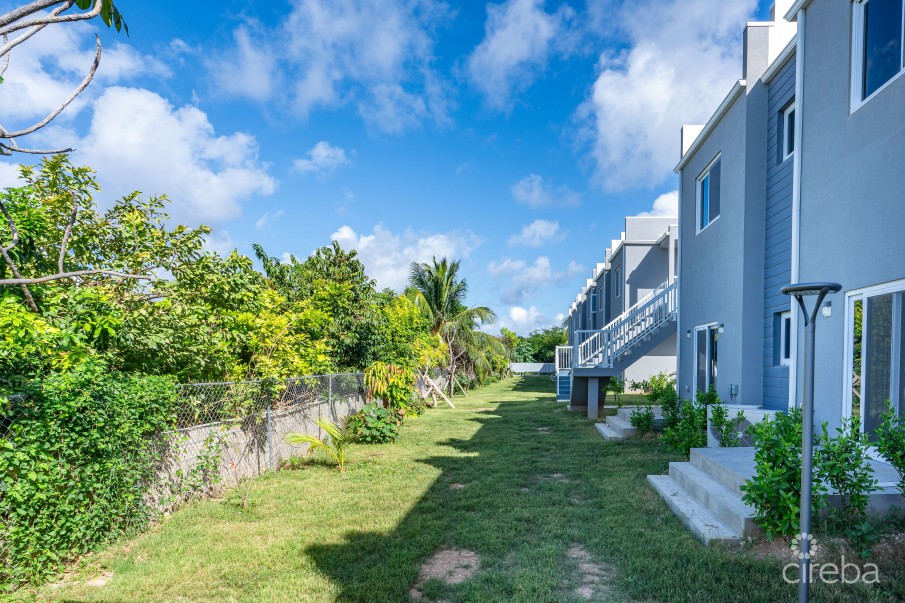 EMERALD POINT 2 BED 2.5 BATH - Image 13