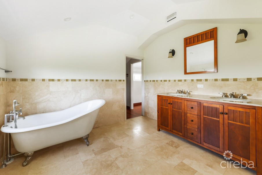 FALLSREACH CLOSE 19, BEACH BAY HOME - Image 11