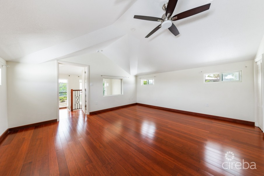 FALLSREACH CLOSE 19, BEACH BAY HOME - Image 10