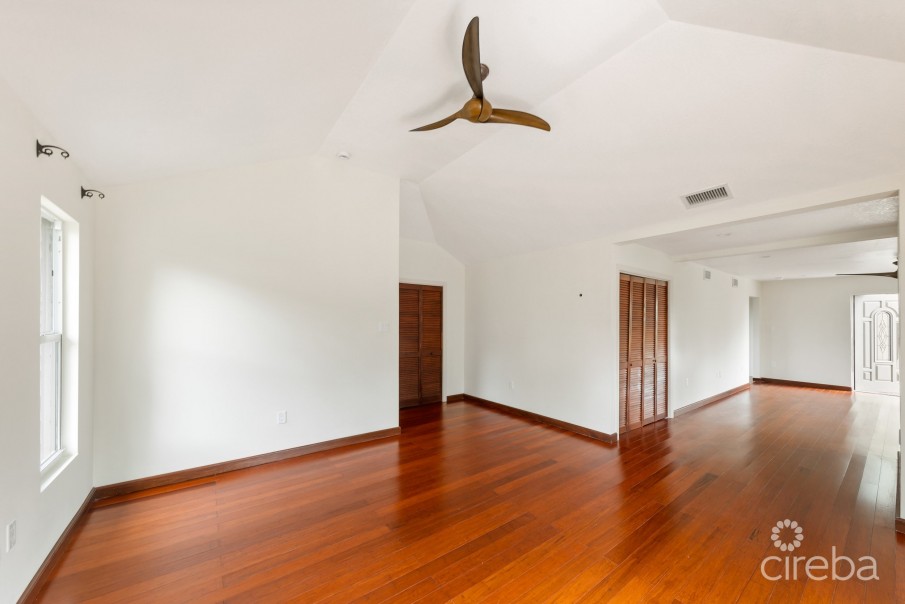 FALLSREACH CLOSE 19, BEACH BAY HOME - Image 6