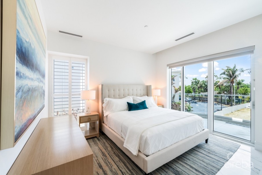 FIN OCEANFRONT CORNER RESIDENCE - Image 8