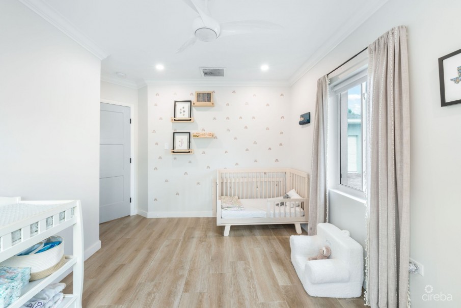 FULLY RENOVATED LOVEDALE FAMILY HOME IN SAVANNAH - Image 6