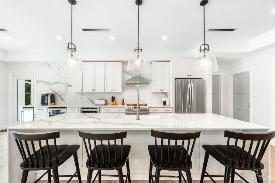 FULLY RENOVATED LOVEDALE FAMILY HOME IN SAVANNAH - Image 5