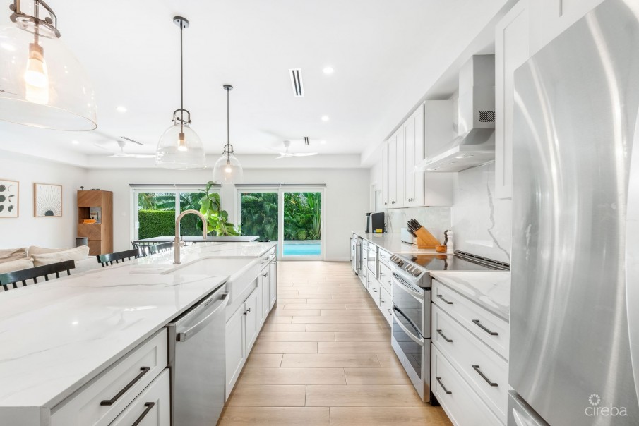 FULLY RENOVATED LOVEDALE FAMILY HOME IN SAVANNAH - Image 3