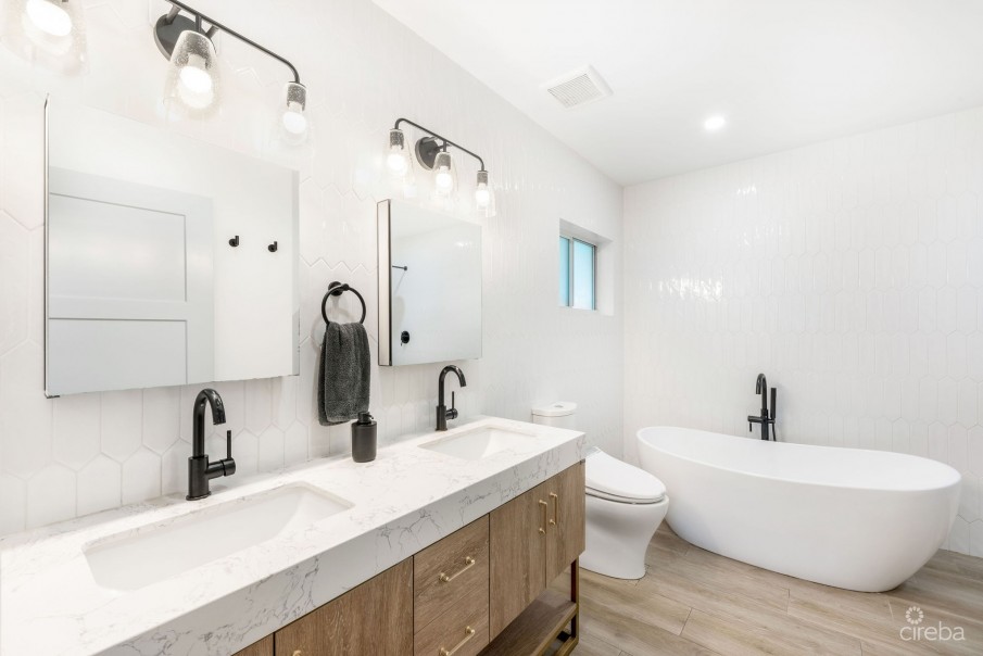 FULLY RENOVATED LOVEDALE FAMILY HOME IN SAVANNAH - Image 11