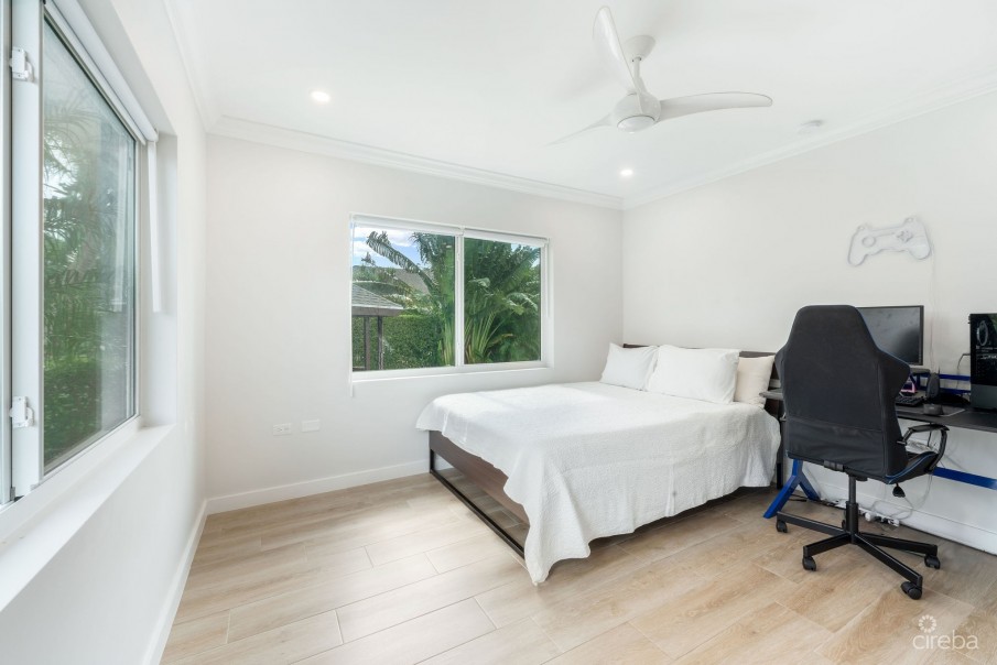 FULLY RENOVATED LOVEDALE FAMILY HOME IN SAVANNAH - Image 8