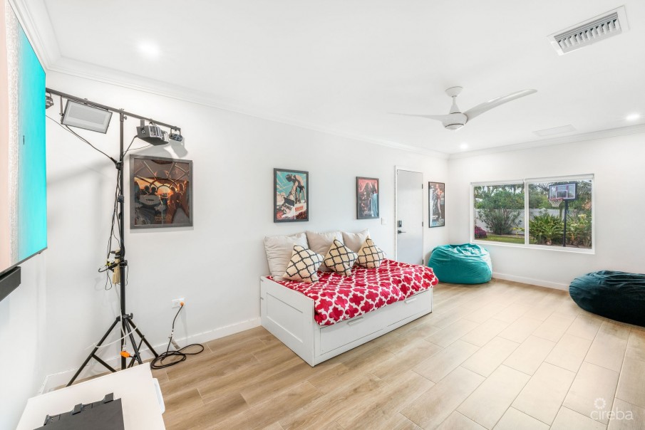 FULLY RENOVATED LOVEDALE FAMILY HOME IN SAVANNAH - Image 14