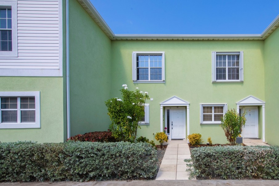 GARDEN RETREAT - Image 1