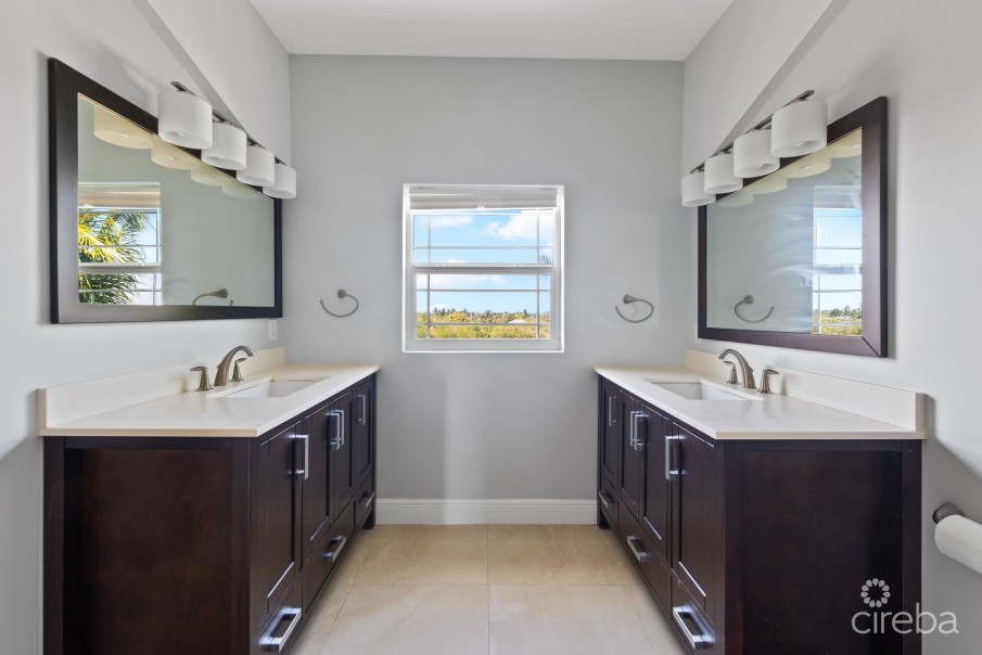 GOLDEN OPPORTUNITY + INVESTMENT PROPERTY - Image 10