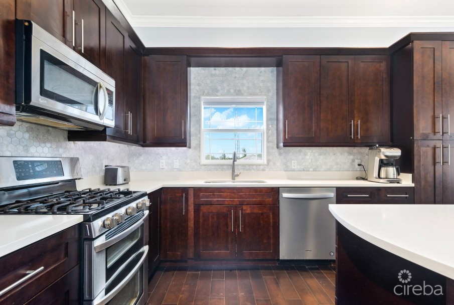 GOLDEN OPPORTUNITY + INVESTMENT PROPERTY - Image 5