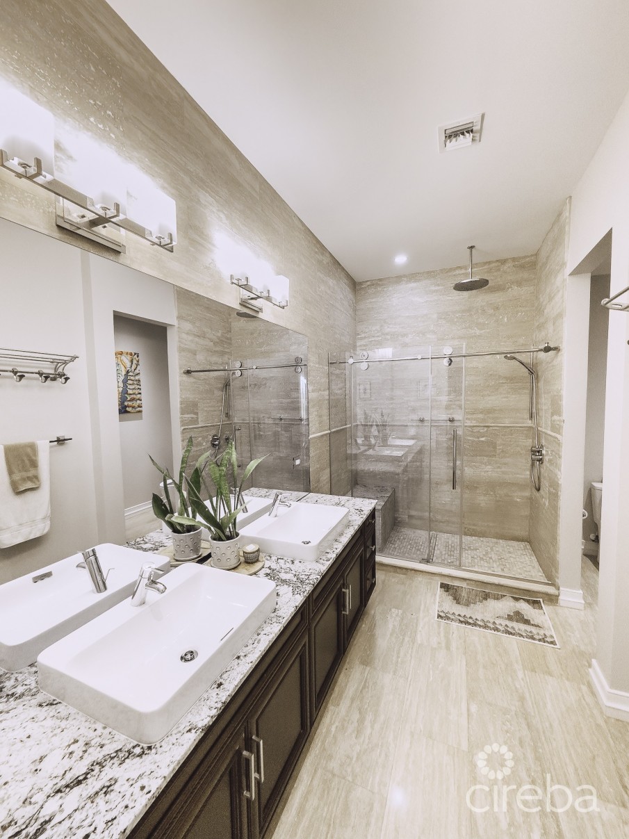 GOVERNORS HARBOUR- THE DRAKE PENTHOUSE - Image 11