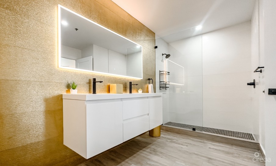 GRAND CAYMANIAN PENTHOUSE - CRYSTAL HARBOUR - Image 17