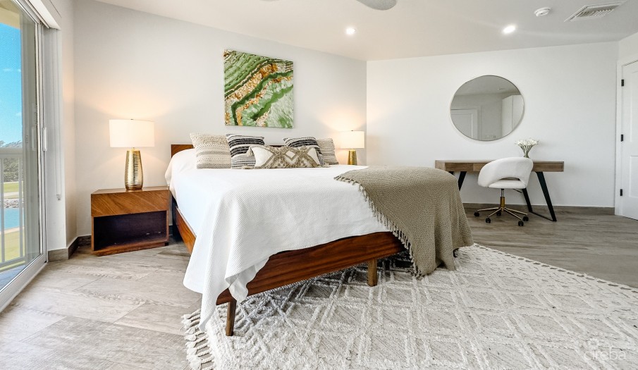 GRAND CAYMANIAN PENTHOUSE - CRYSTAL HARBOUR - Image 11