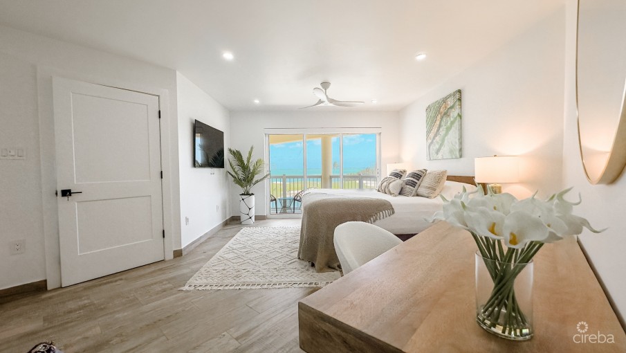 GRAND CAYMANIAN PENTHOUSE - CRYSTAL HARBOUR - Image 12