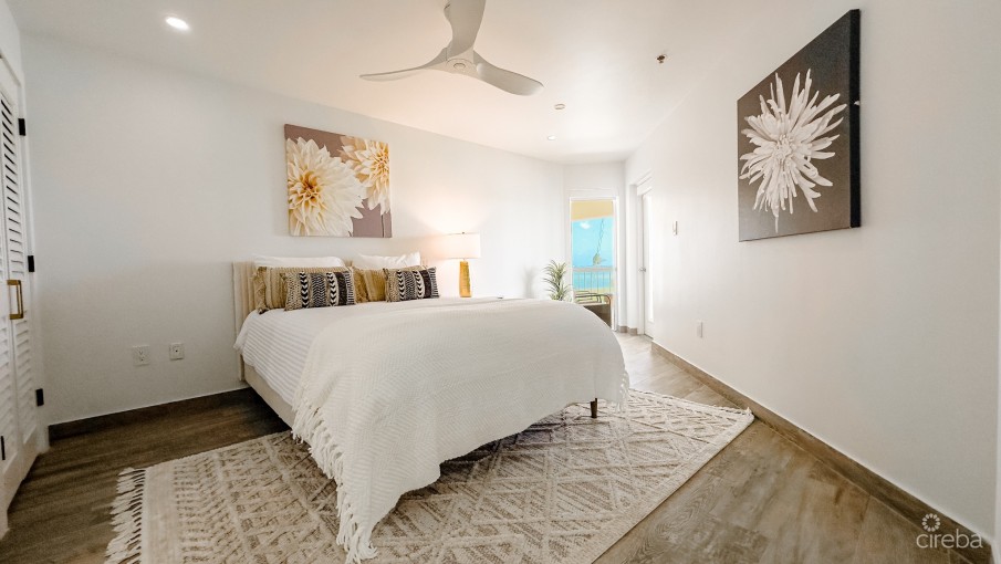 GRAND CAYMANIAN PENTHOUSE - CRYSTAL HARBOUR - Image 15
