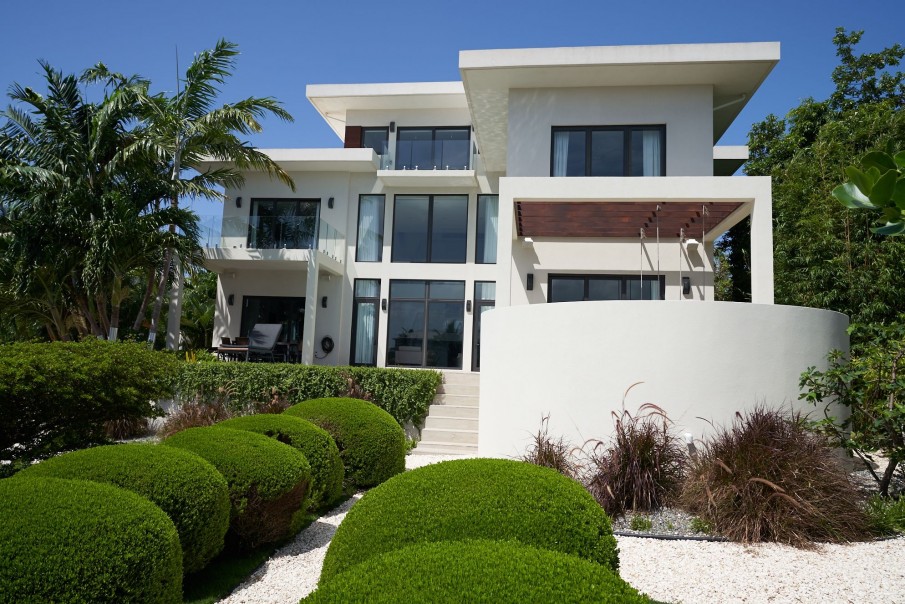GRAND HARBOUR MODERN HOME - Image 1
