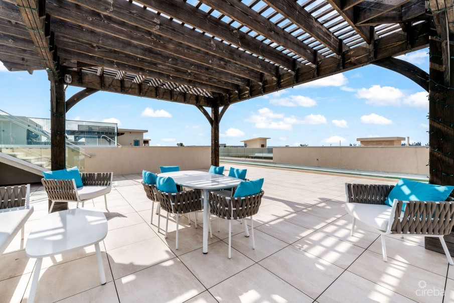 HARBOUR WALK RESIDENCES | CHIC 1-BED - Image 8