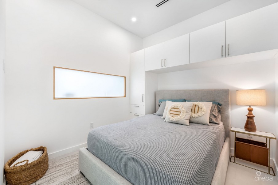 HARBOUR WALK RESIDENCES | CHIC 1-BED - Image 1