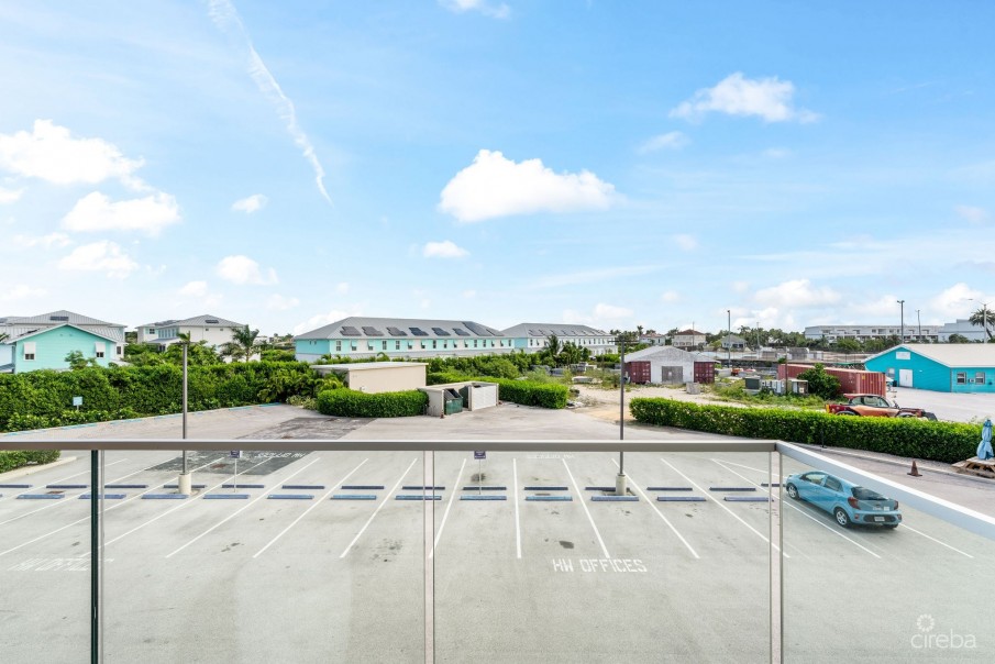 HARBOUR WALK RESIDENCES | CHIC 1-BED - Image 6