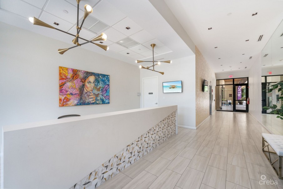 HARBOUR WALK RESIDENCES | CHIC 1-BED - Image 9