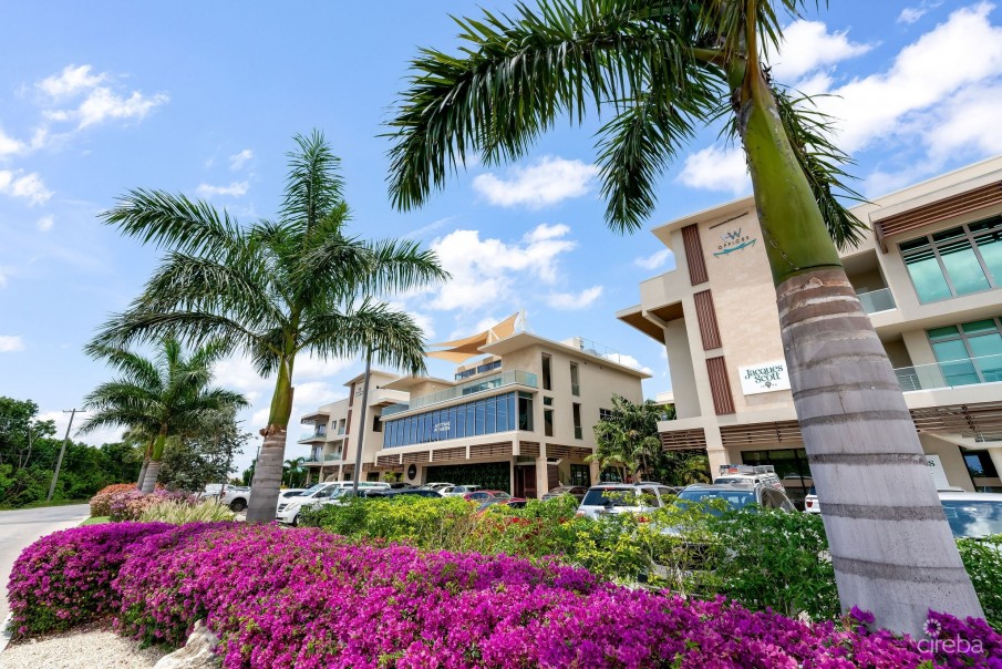 HARBOUR WALK RESIDENCES | CHIC 1-BED - Image 12
