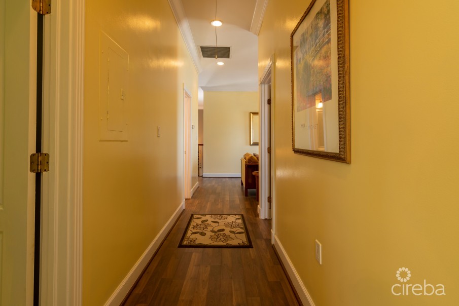 IRISH COTTAGE - Image 25