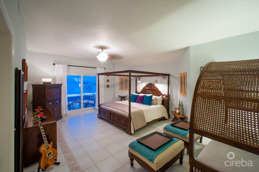 LITTLE CAYMAN BEACHFRONT HOME WITH 2 LOTS AND POOL - Image 4
