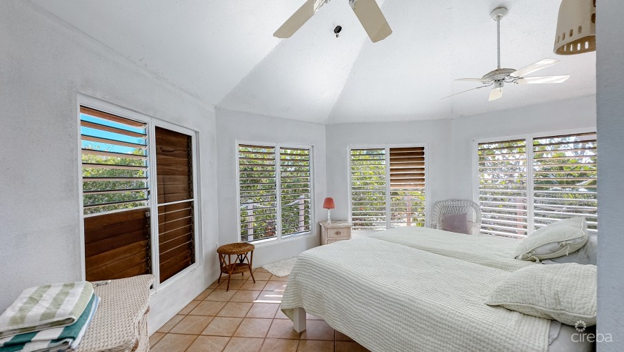 LITTLE CAYMAN LAND WITH BEACHFRONT COTTAGE - Image 3